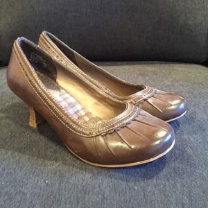 Cute dressy brown heels!