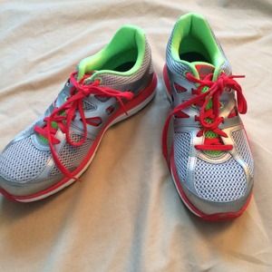 Nike women's tennis shoes