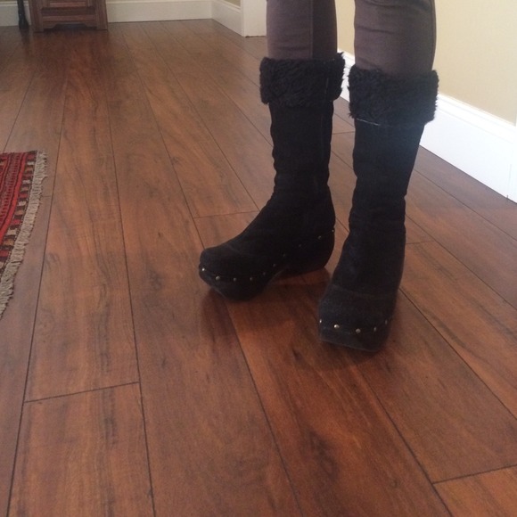 Platform black suede boots with fur!
