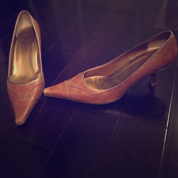 cognac kitten heels