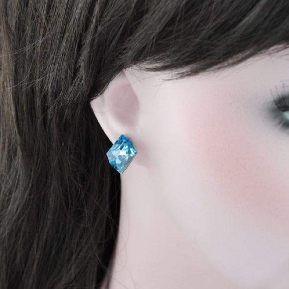 Blue Swarovski Crystal earrings - Picture 2 of 3