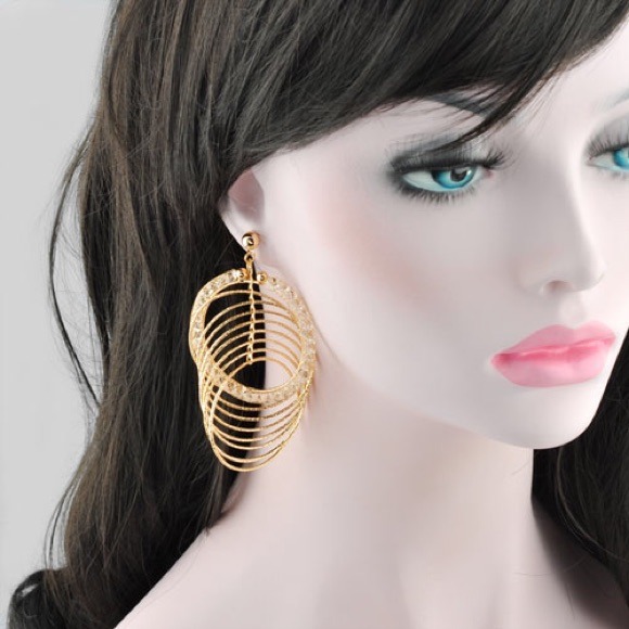 Crystal light weight earrings - Picture 2 of 3