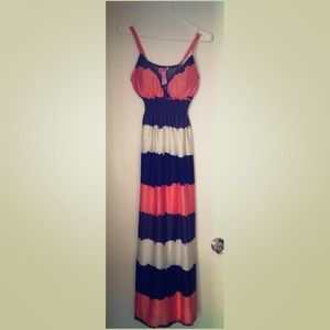 👛Size Medium Maxi Dress👛