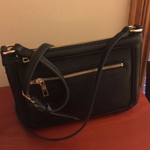 ✨SALE✨Street level cross body bag