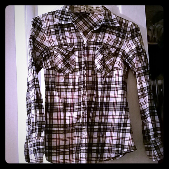 Guess plaids shirt in red, black, white color