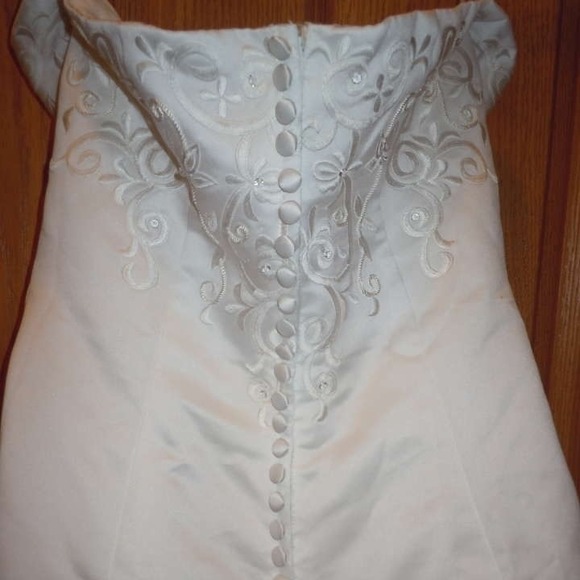 Beautiful A line split front gown with embroidery - Picture 3 of 4