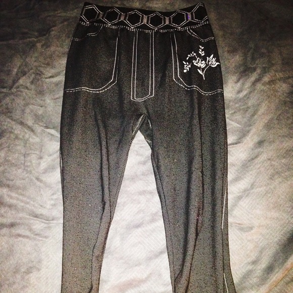 Grey jeggings with floral design