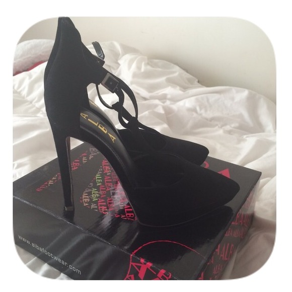 💗CUTE Black Stilettos! - Picture 2 of 4