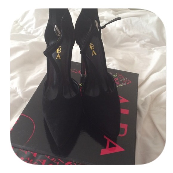 💗CUTE Black Stilettos! - Picture 3 of 4