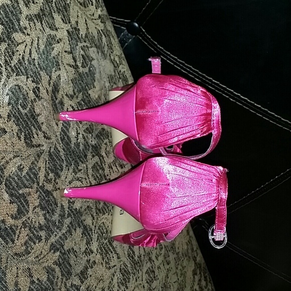 Shoes - Picture 3 of 4