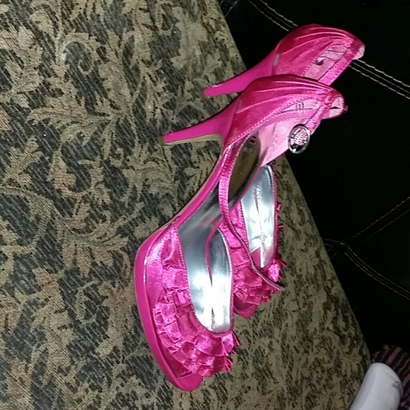 Shoes - Picture 4 of 4