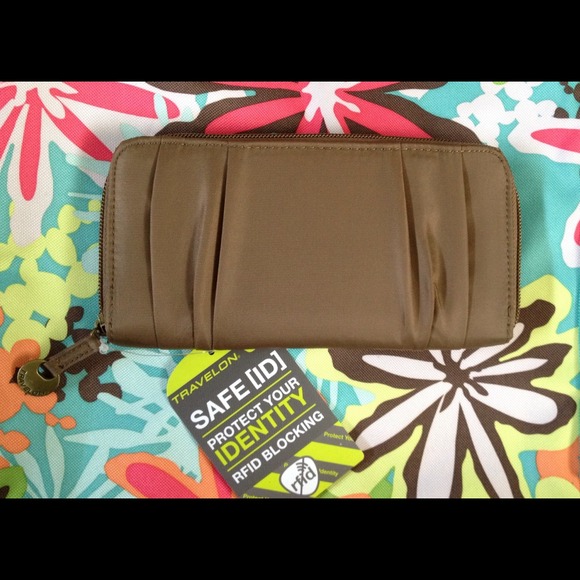 Travelon RFID Wallet in Gold