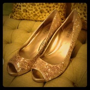 🎉MOVING SALE! 💞HP!💕 Gold Peep-Toe Guess Pumps!
