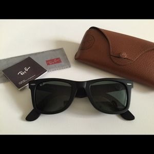 Rare Large Black Matte Ray-Ban Wayfarers!