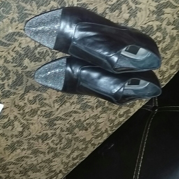Shoes - Picture 4 of 4