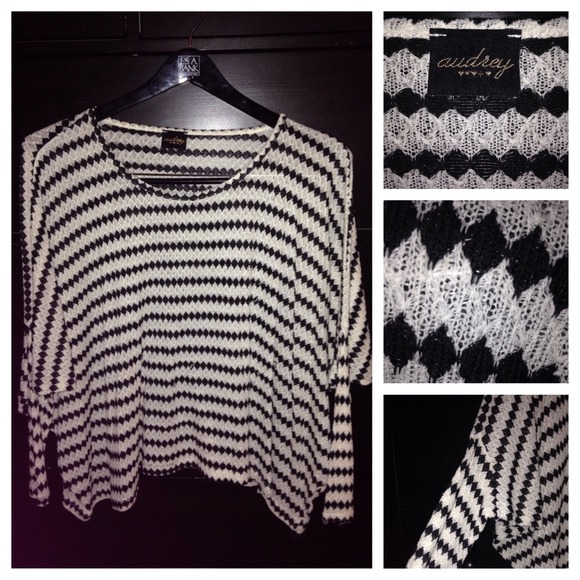 Blush - Black/White Dolman Top! - Picture 1 of 1