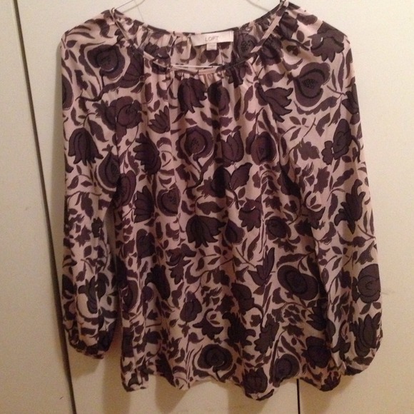 Beautiful messy flower pattern blouse - Picture 1 of 4