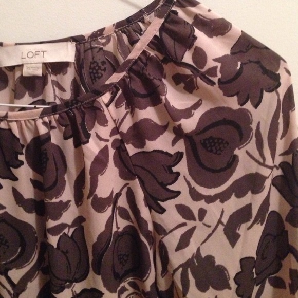 Beautiful messy flower pattern blouse - Picture 2 of 4