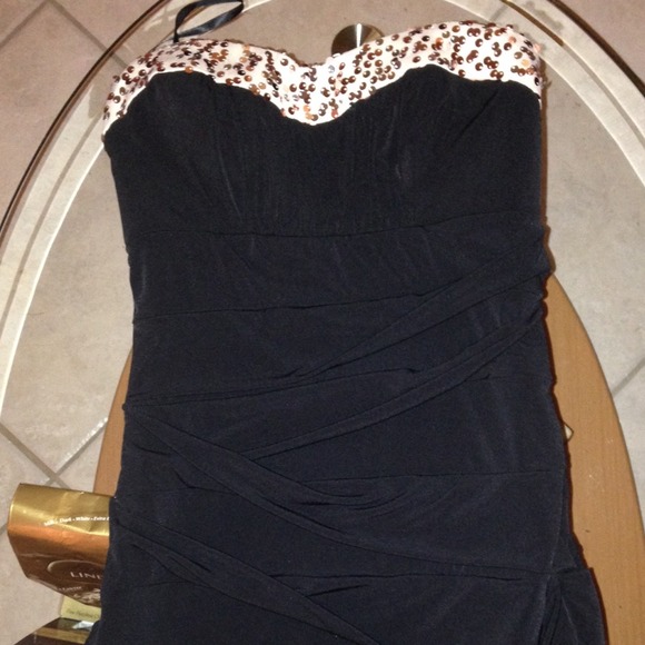 Dress - Picture 2 of 3