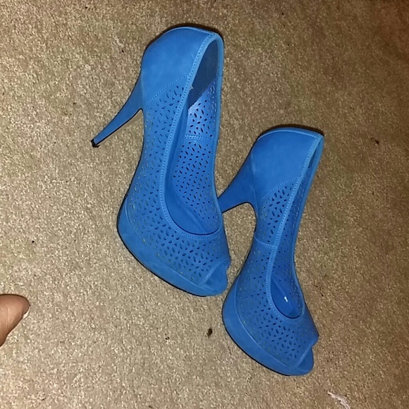 Shoes - Picture 2 of 4