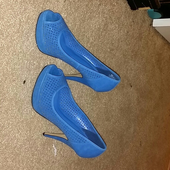 Shoes - Picture 4 of 4