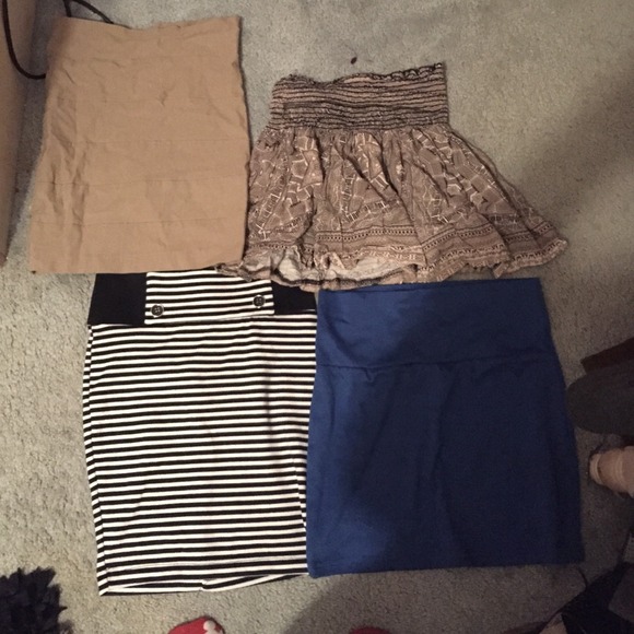 Bundle of XS skirts.🙈💞