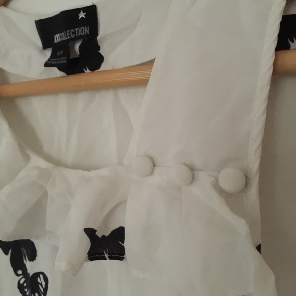 🚫SOLD🚫Forever 21 butterfly blouse - Picture 2 of 4