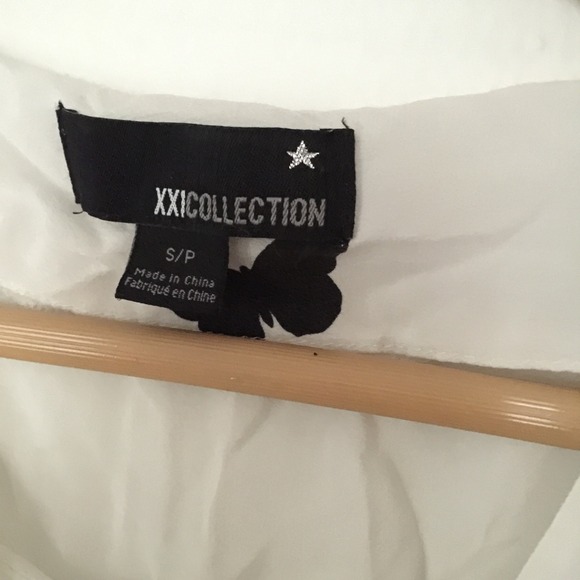 🚫SOLD🚫Forever 21 butterfly blouse - Picture 4 of 4