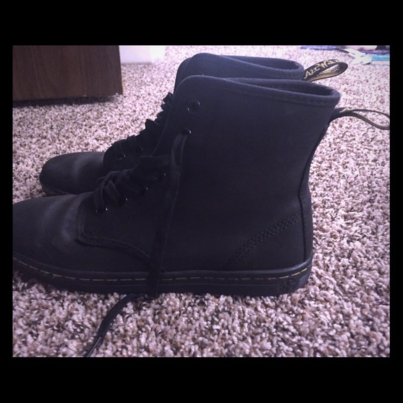 BLACK DR MARTENS!