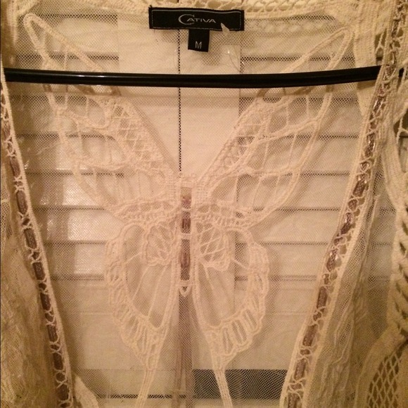 Beautiful lace vest - Picture 2 of 3