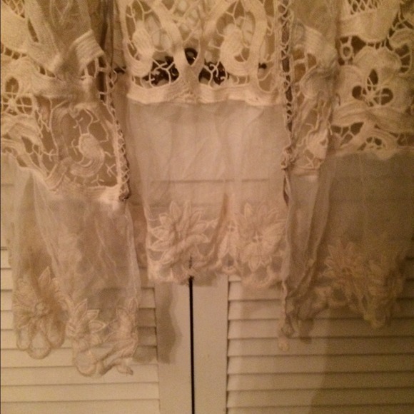 Beautiful lace vest - Picture 3 of 3