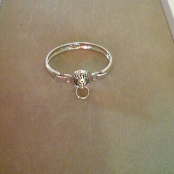Lia  Sophia  bracelet .  From  advisor  display .