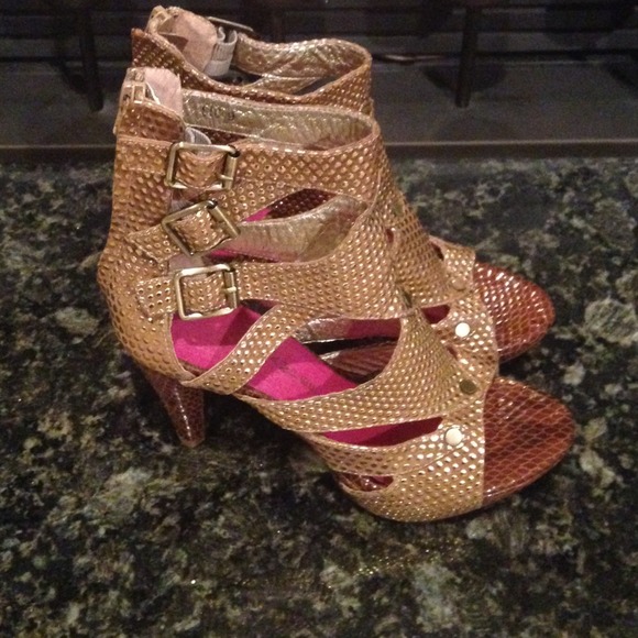 Jeffrey Campbell Sic Gold Dot Platform Sandal - 9 - Picture 3 of 4