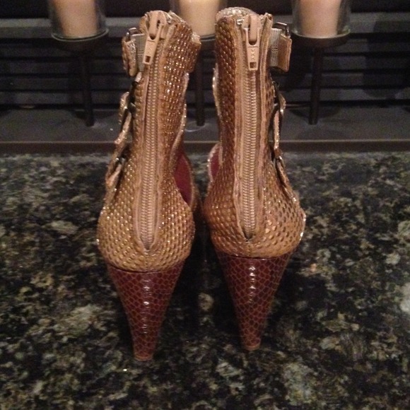 Jeffrey Campbell Sic Gold Dot Platform Sandal - 9 - Picture 4 of 4