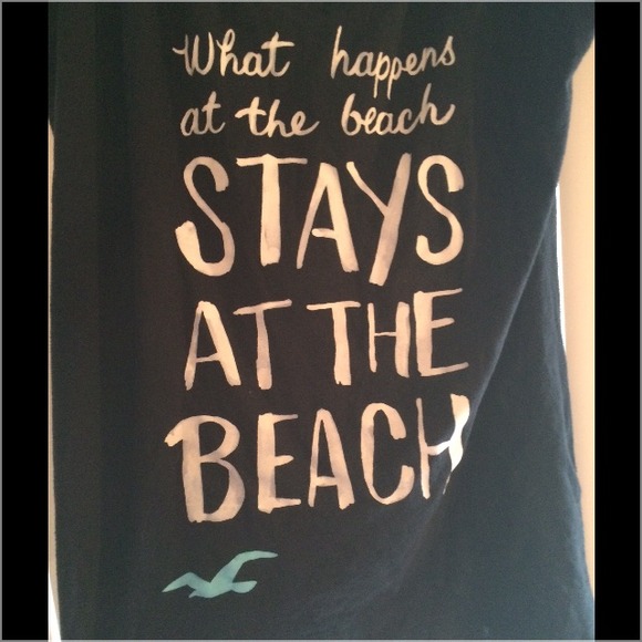 Hollister Graphic Tee