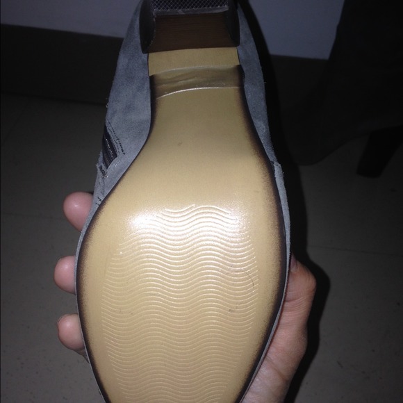 Cynthia Rowley suede grey boots - Picture 4 of 4