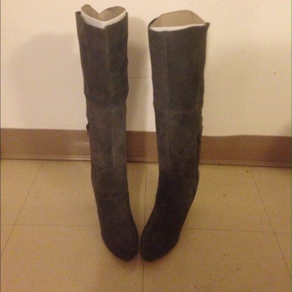 Cynthia Rowley suede grey boots - Picture 2 of 4