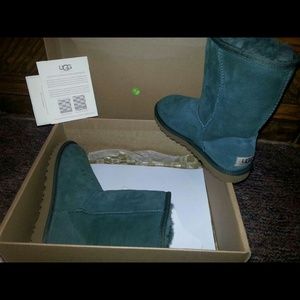 ***Ugg boots NWT!***