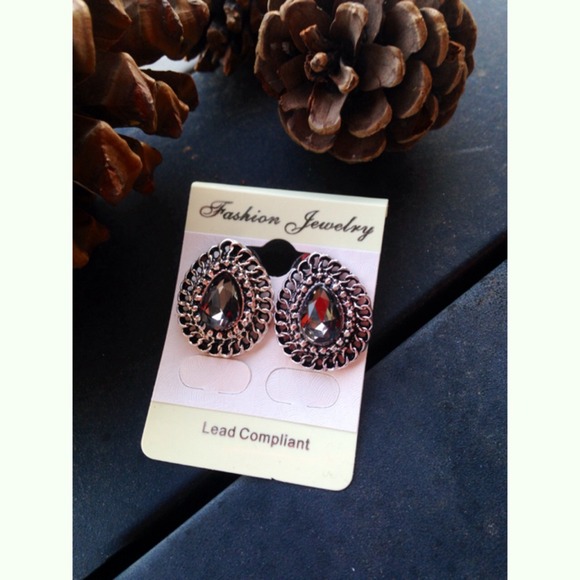 Elegance - Picture 2 of 2