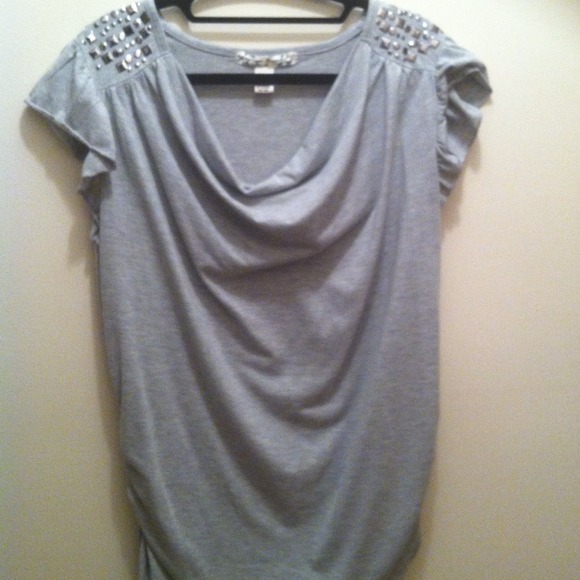 ✳️SOLD IN BUNDLE✳️🎉HP🎉Beautiful Shirt - Picture 2 of 4