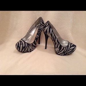 Zebra!! $10 with any purchase!!