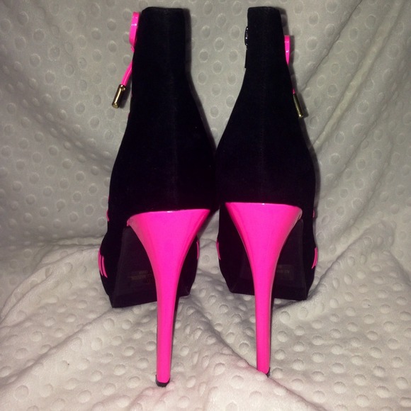Black velvet with hot pink stitching heal boots - Picture 2 of 4