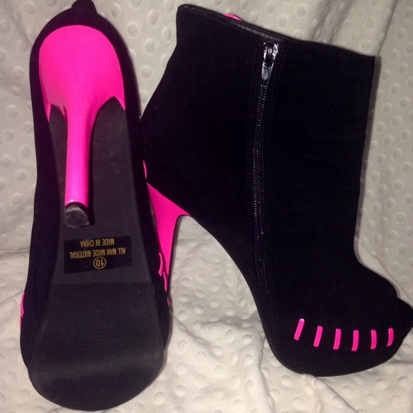 Black velvet with hot pink stitching heal boots - Picture 3 of 4