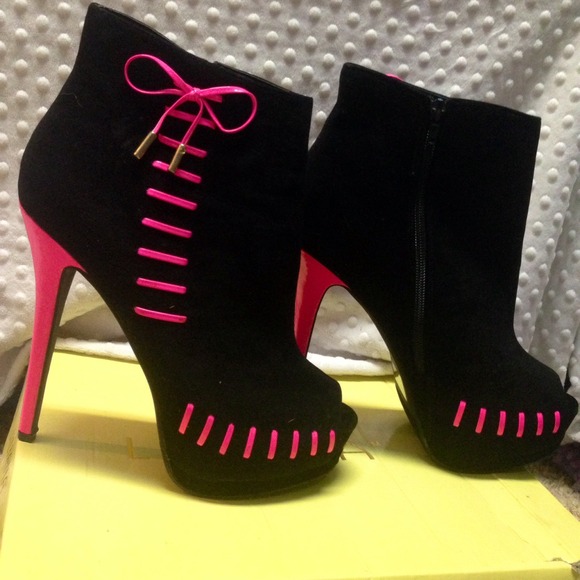 Black velvet with hot pink stitching heal boots - Picture 4 of 4