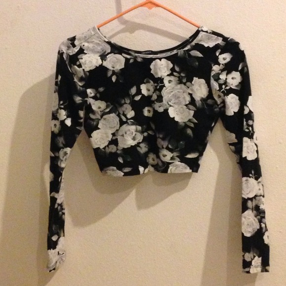 👑black white floral crop top