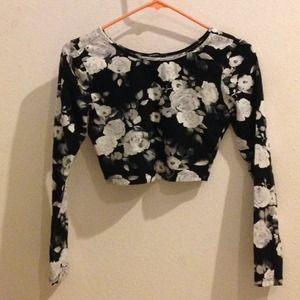 👑black white floral crop top