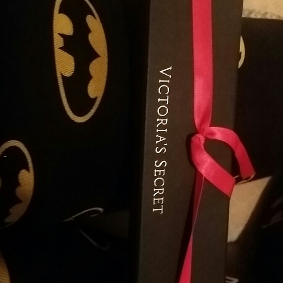 Gold VS bracelet BRAND NEW! - Picture 3 of 3