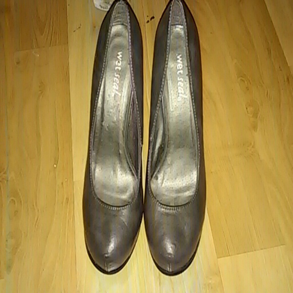 Wet Seal Grey Heels