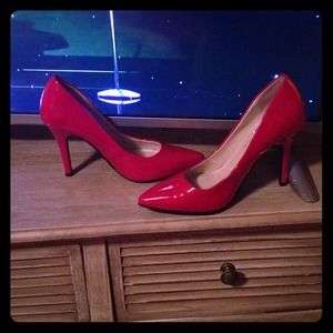 Red pumps