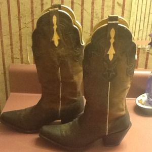 Worn only one time....too many boots in my closet.